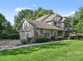 2305 W 120th Ter, Leawood, KS 66209