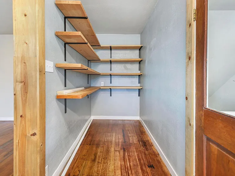 3321 Addison Ave E — Photo 22