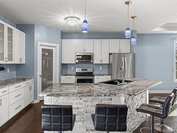 5th image of 242 Millstone Ct