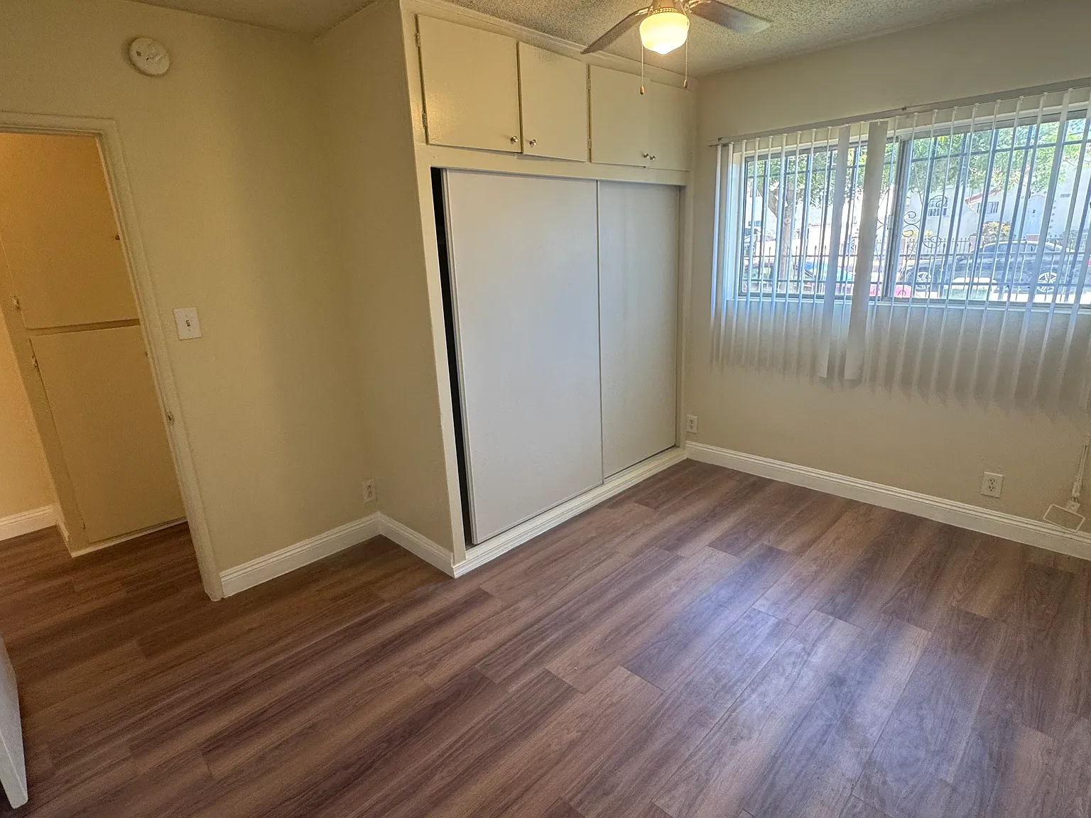 1433 W 84th Pl — Photo 3