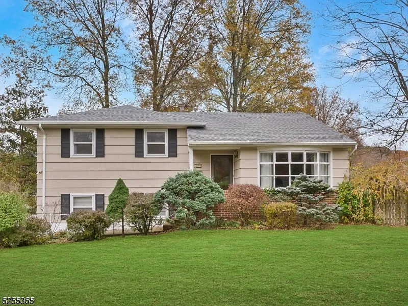 69 Intervale Rd