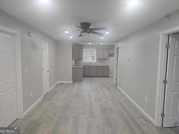 3rd image of 712 S Jefferson St