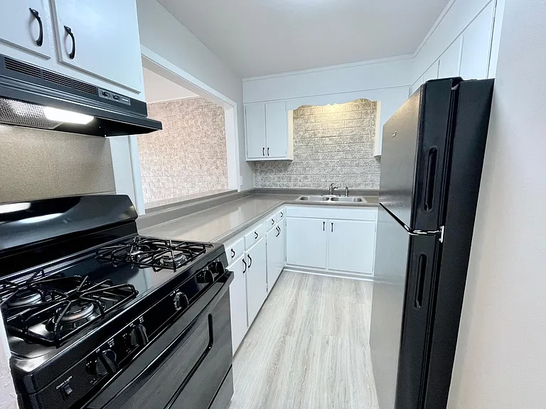 2529 Spring Garden St — Photo 13