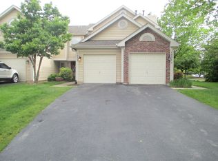 1053 Woodhill Ct, Elgin, IL
