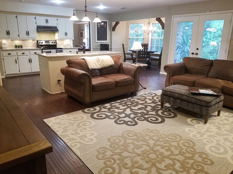 1st image of 1817 Meadowlake Dr