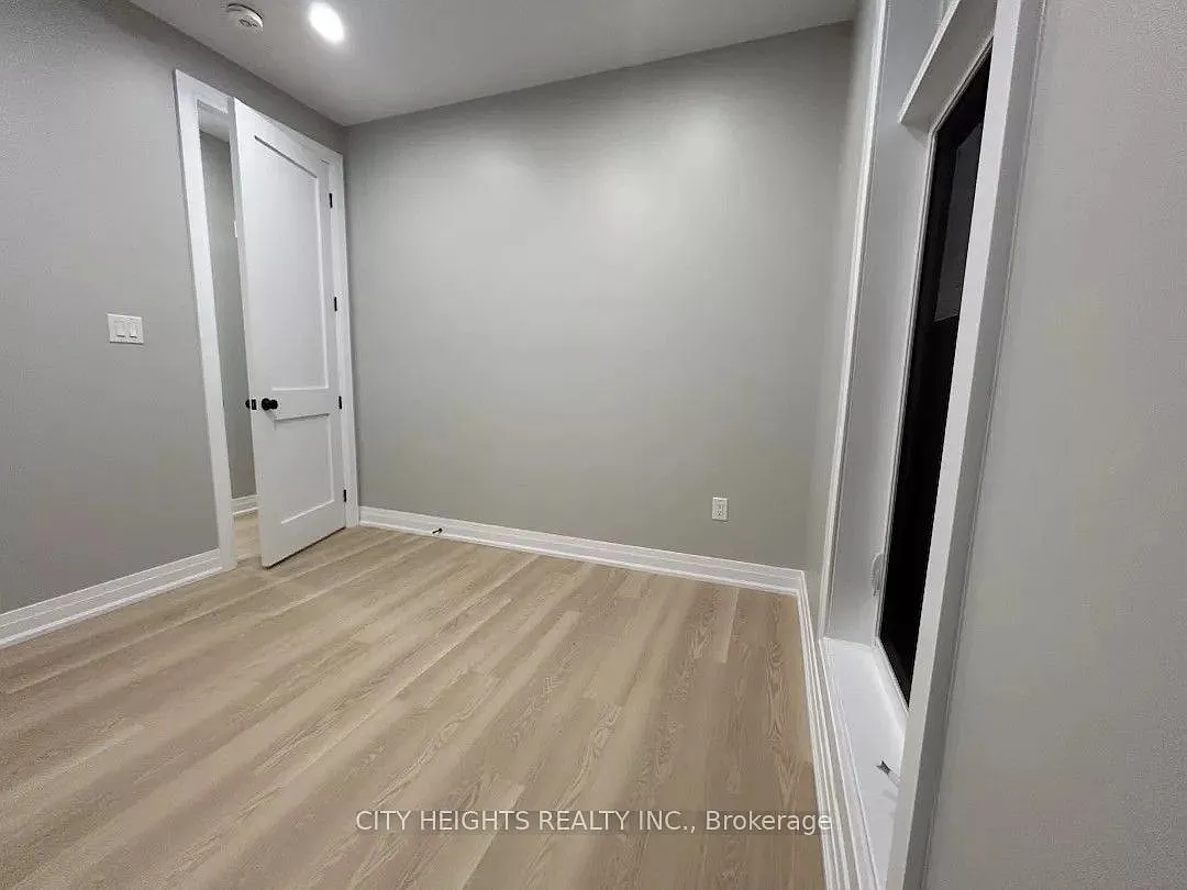 5 bed, $3,200 — Photo 1