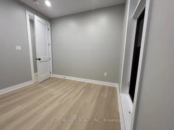 10 Robins Ave, Hamilton, ON
