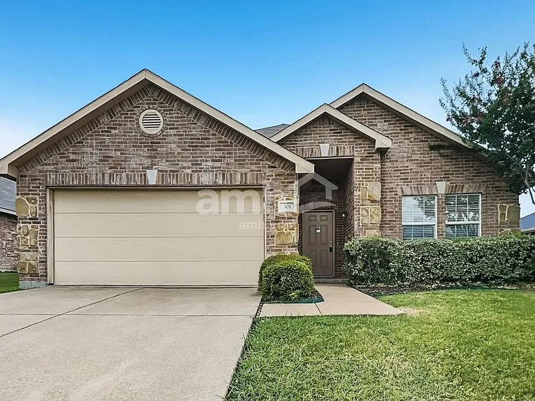 301 Azalea Dr — Photo 1