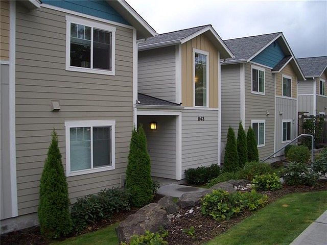 1st image of 843 Davis Pl S APT 201