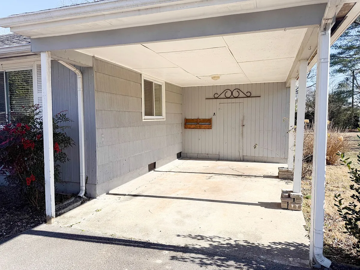 Building Photo - 1117 Womack Ave