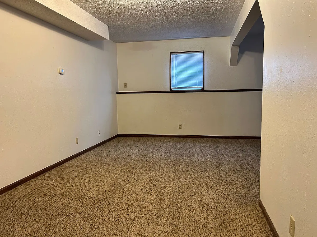 Building Photo - 903 Windwood Dr #D