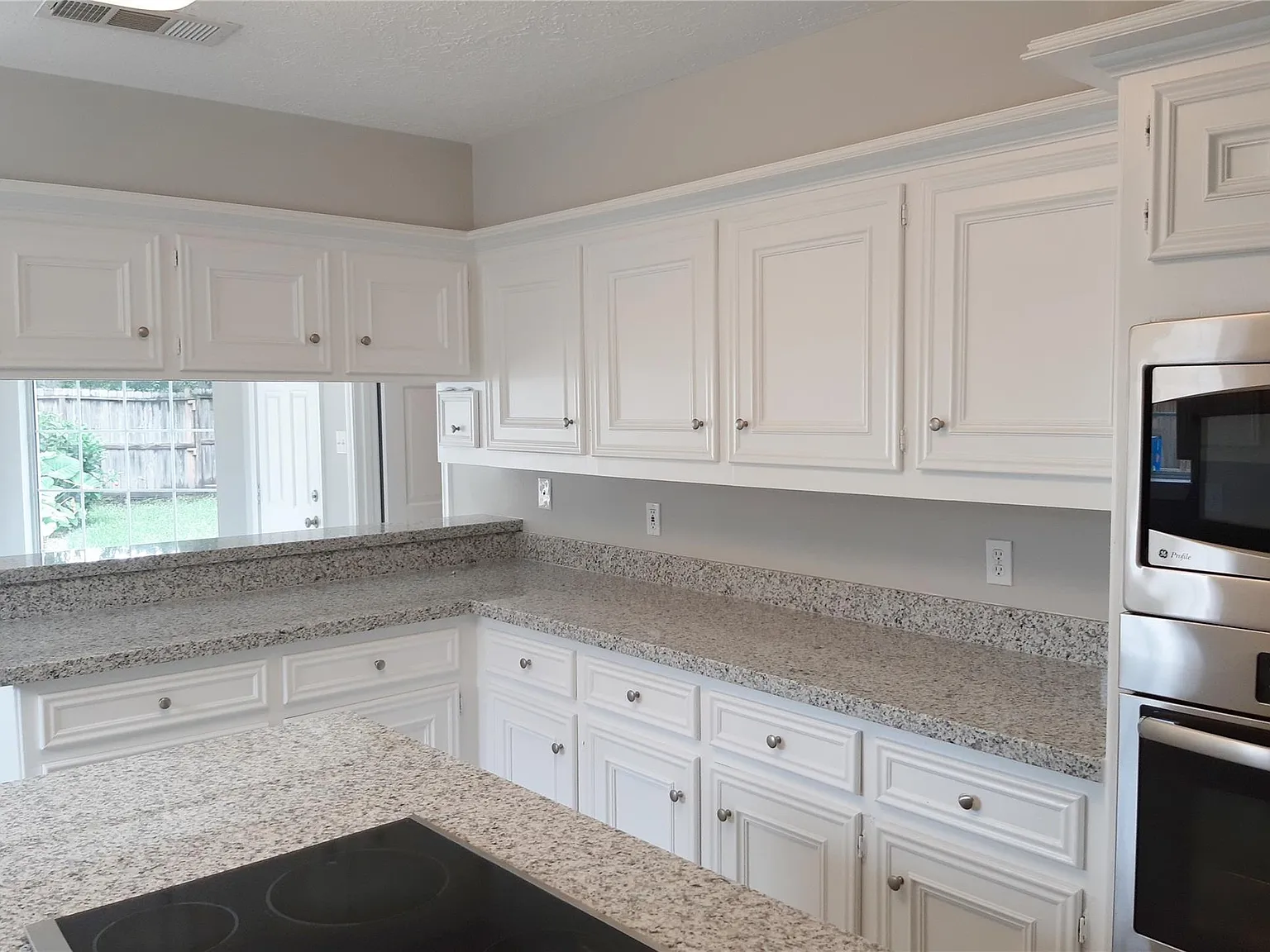 4 bed, 2.5 bath, 2381 sqft, $2,195 — Photo 4