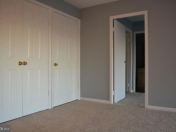 5th image of 6001 Arlington Blvd APT 706