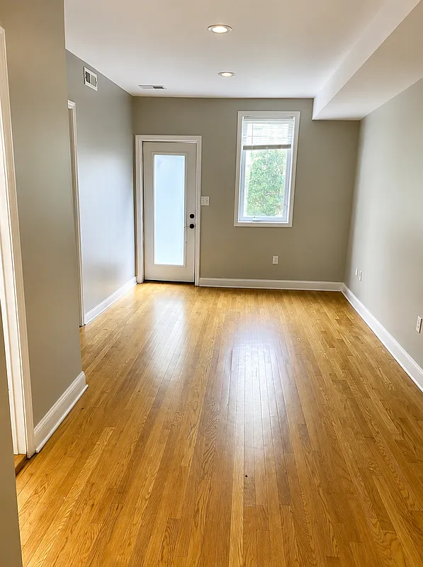 4 bed, 2.0 bath, 2000 sqft, $2,200 — Photo 3