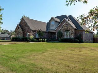 8913 Crest Ln, Springdale, AR 72762