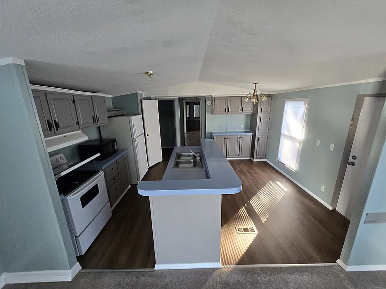 Oak Creek Estates MHC — Photo 16