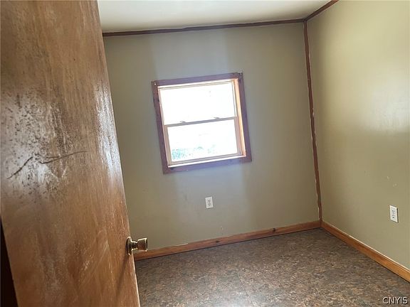 4th image of 175 Northwoods Rd