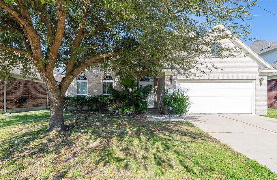 Front of house. Welcome home!