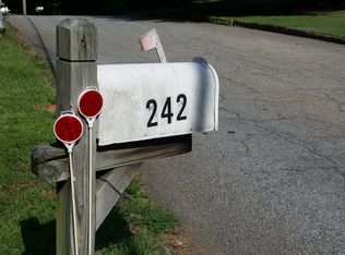 242 Kenilworth Cir, Stone Mountain, GA 30083