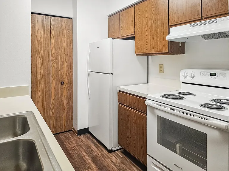 Merriman Valley Apartments & Townhomes — Photo 5