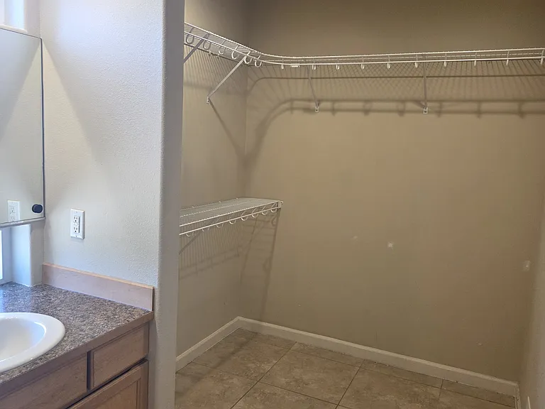 2404 N Ridgeview Ln #1 — Photo 7