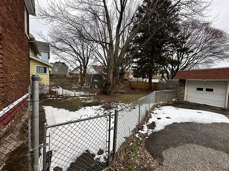2619 Raspberry St — Photo 10