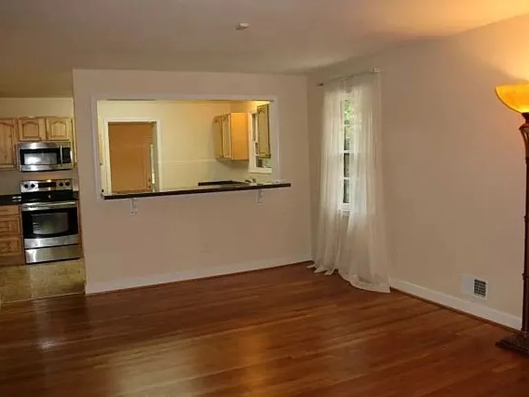 949 Howard St — Photo 13