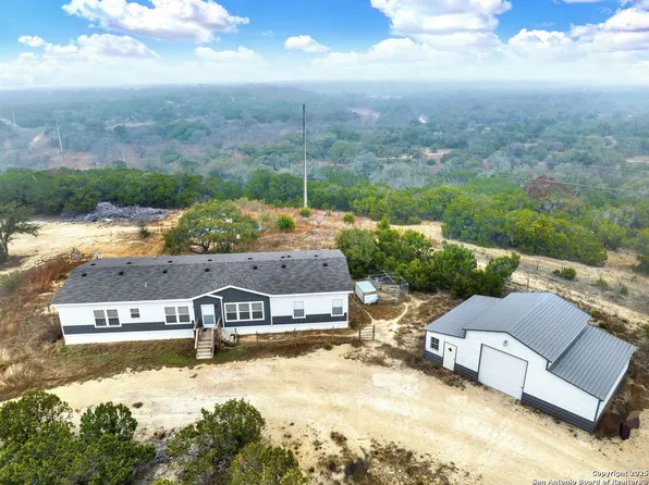 1685 BROAD OAK DR, Bandera, TX 78003