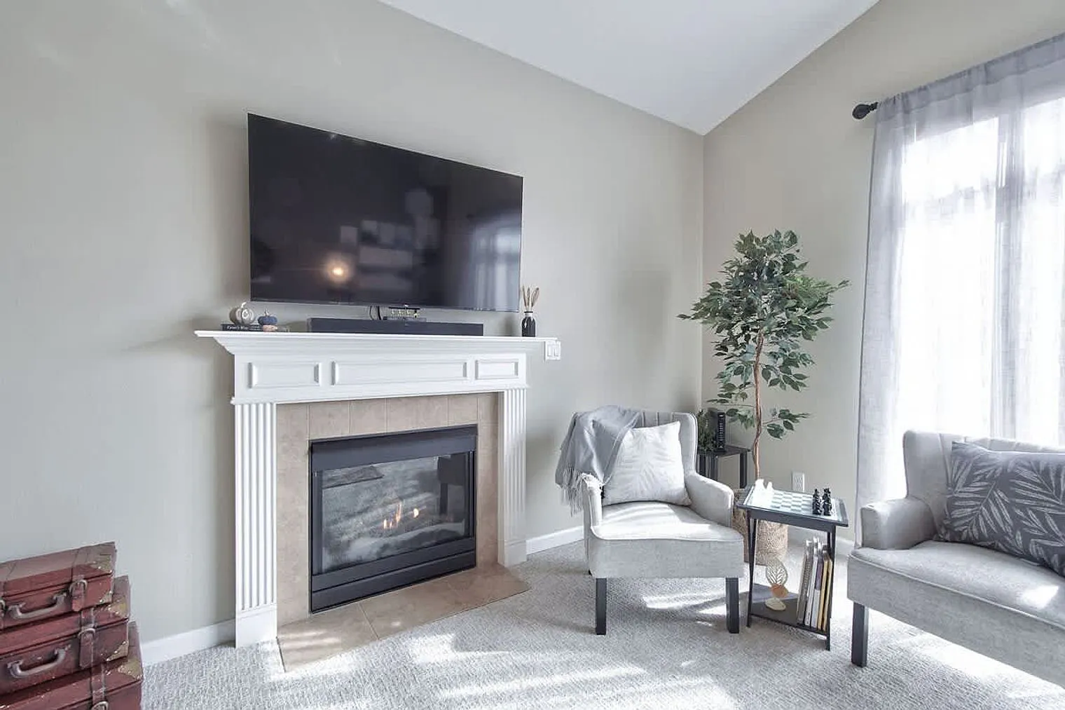 3 bed, 2.0 bath, 1722 sqft, $5,670 — Photo 3