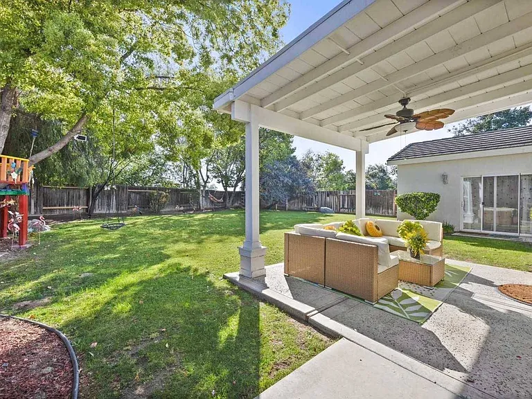 606 Windsor Park Dr — Photo 25