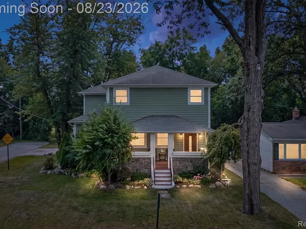 2159 Avondale St, Sylvan Lake, MI 48320