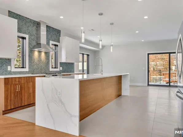 107 Sunset Pl #A, Palisades Park, NJ 07650