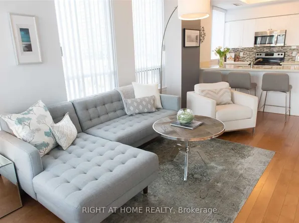 388 Prince Of Wales Dr, Mississauga, ON