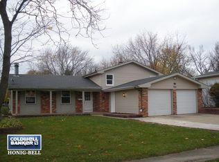 988 Aberdeen Dr, Crystal Lake, IL 60014