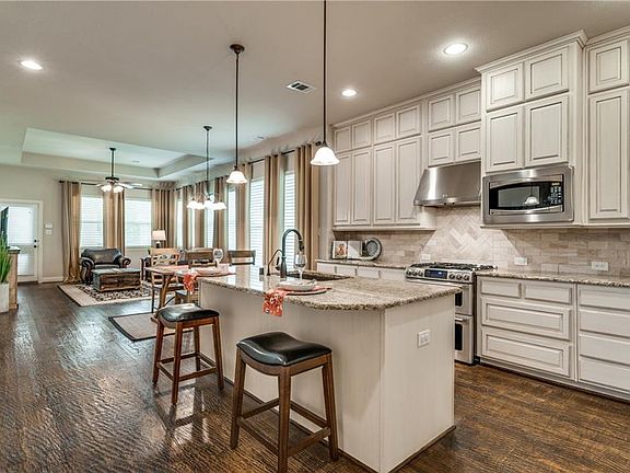 3rd image of 2304 Tremont Blvd