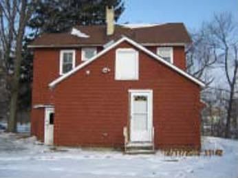 4th image of 556 Turner St