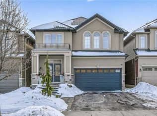8 Chartwell Cir, Hamilton, ON L9A 0B6