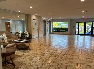 1301 NE 7th St APT 101, Hallandale, FL 33009