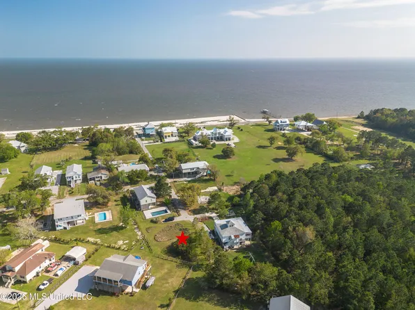 146 Dane Rd, Waveland, MS 39576