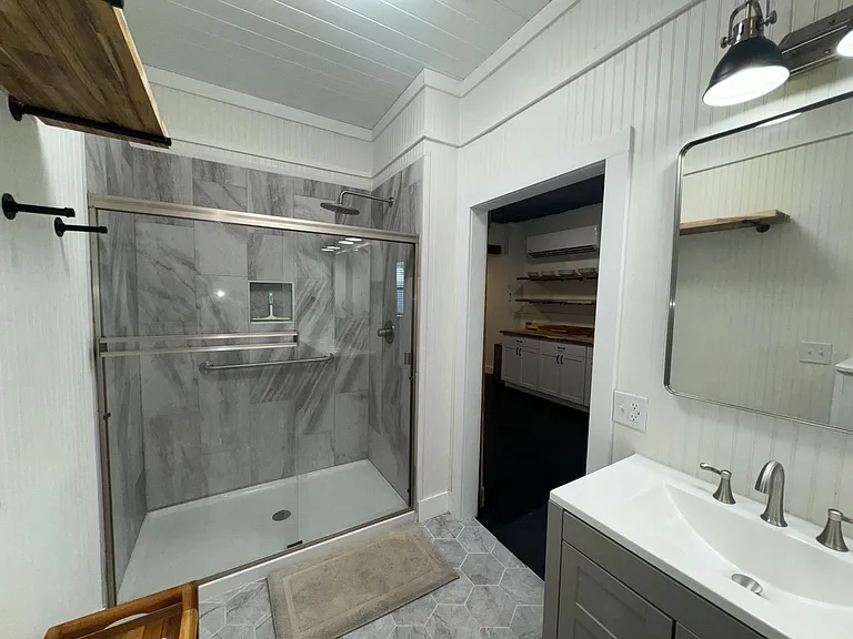 2924 Jefferson St — Photo 7