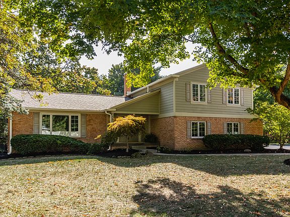 2nd image of 9 Lakeview Ct