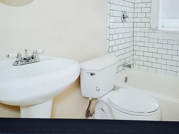 2nd image of 615 W Horatio St #1