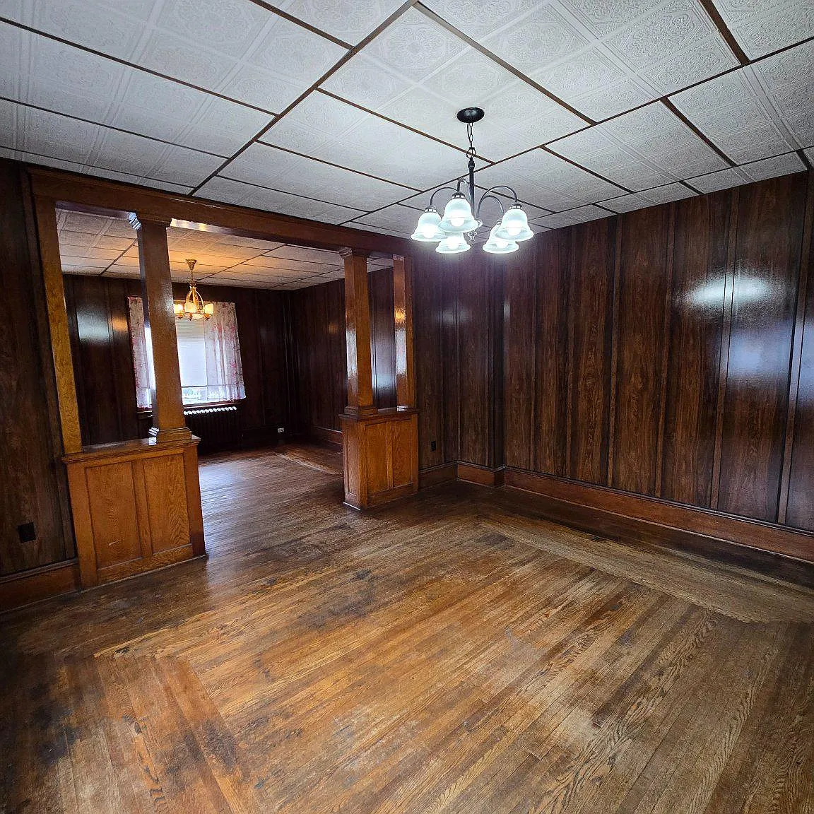 5 bed, 1.0 bath, 2240 sqft, $1,650 — Photo 2
