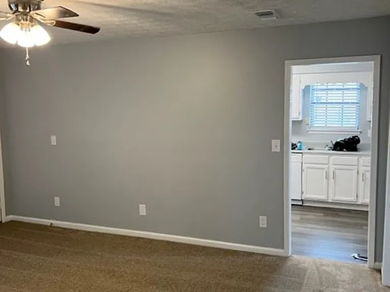 712 E Gardendale Dr — Photo 3