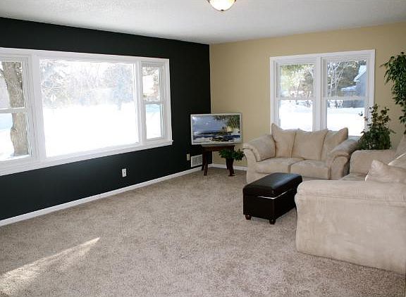 5th image of 22950 Woodbine St NW