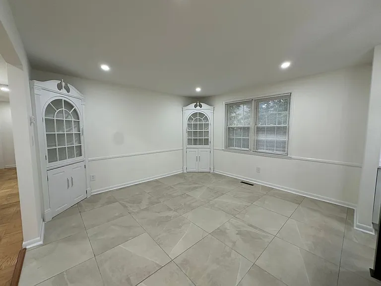 Melrose Apartments — Photo 32