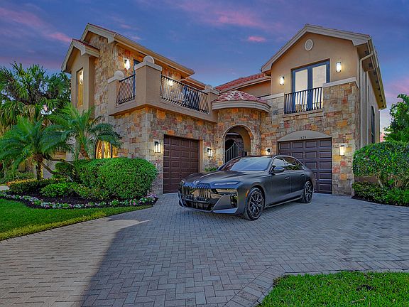 3rd image of 3428 Collonade Drive