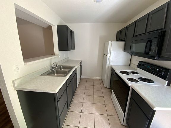 5th image of 3600 Zinnia Dr