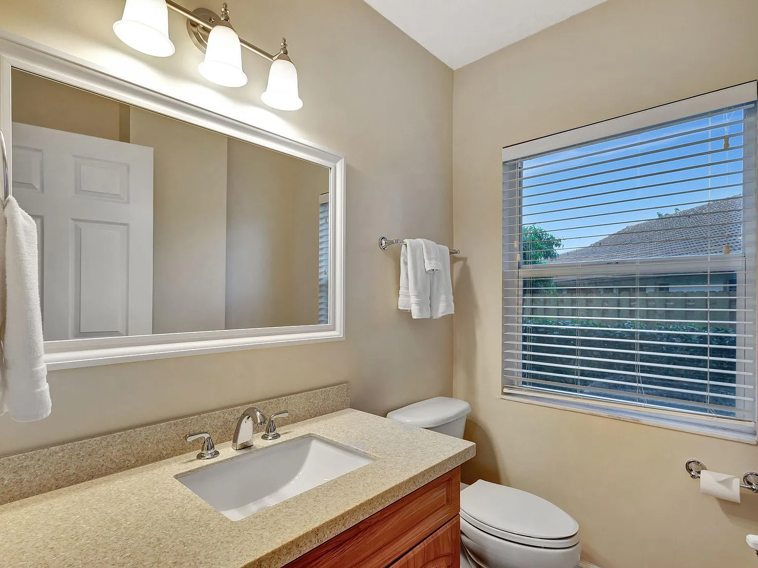 3 bed, 2.5 bath, 1536 sqft, $5,000 — Photo 4