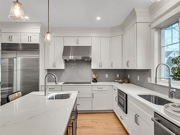 5th image of 19 Deering Ave